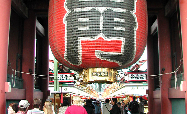 Kaminari-mon Gate / Nakamise-dori Street