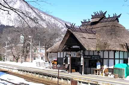 湯野上溫泉站下車