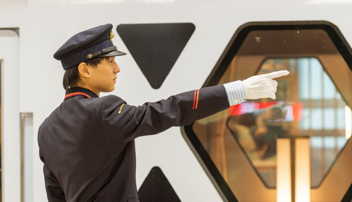 スタッフインタビュー - 杉村 亮［駅・乗務員コース］｜東武鉄道株式
