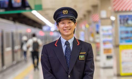 スタッフインタビュー - 金子 颯杜［駅・乗務員コース］｜東武鉄道株式