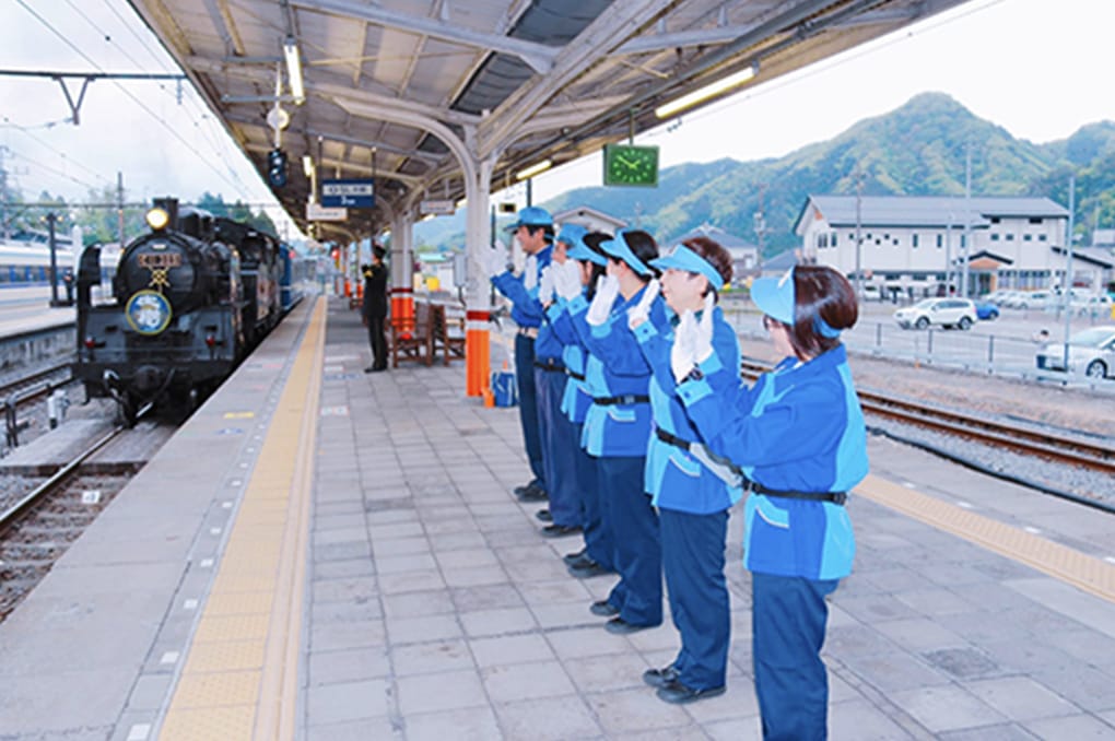 鬼怒川温泉駅でのお出迎え