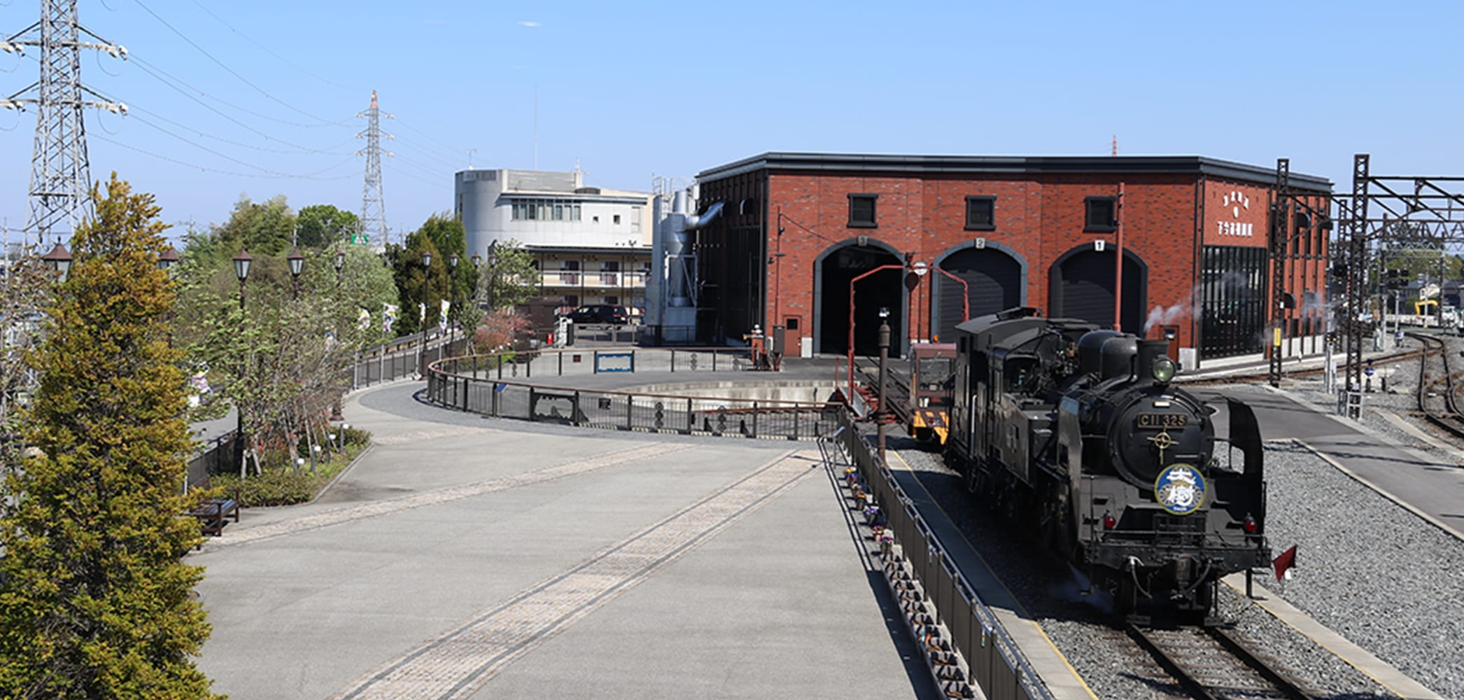 下今市駅 転車台広場